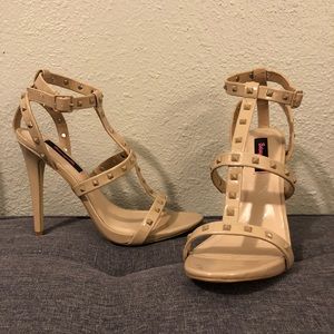 Betsey Johnson Betseyville stud strappy nude pumps